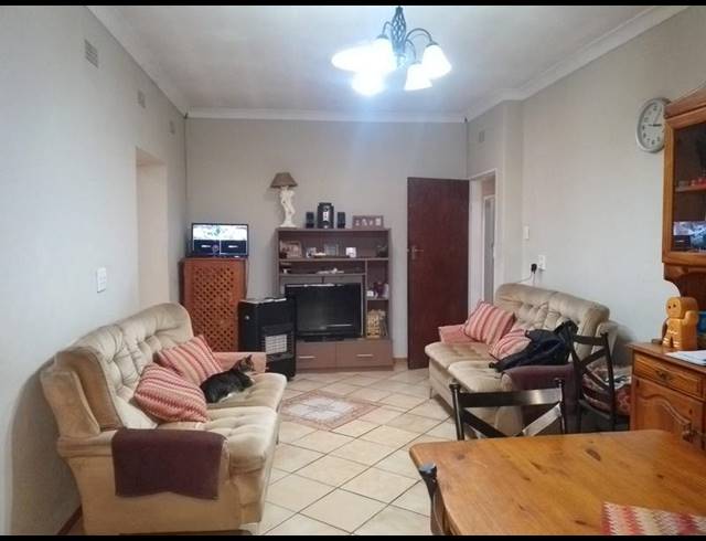 4 BEDROOM HOUSE FOR SALE IN LILIANTON